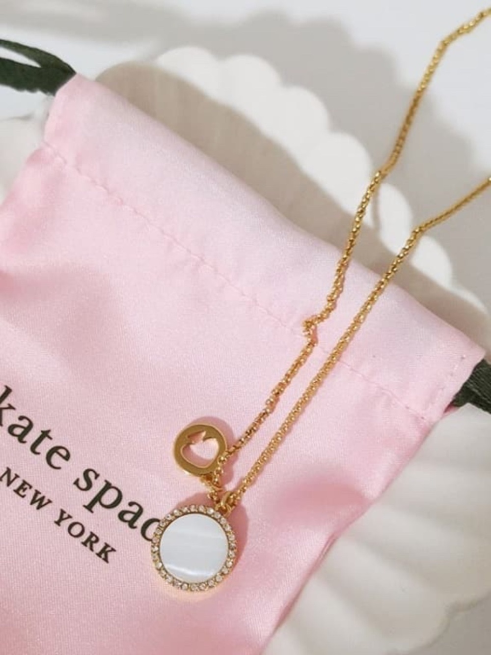NWT KATE SPADE SPOT THE SPADE CHARM NECKLACE GOLD WHITE W DUST BAG O0RU2549